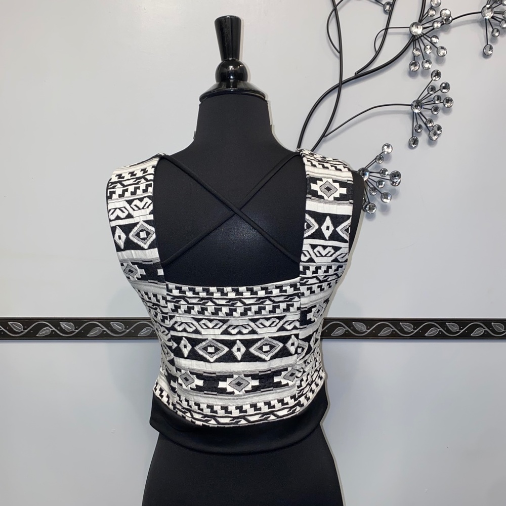 Black & White Geo Print Tank Top - Picture 4 of 4